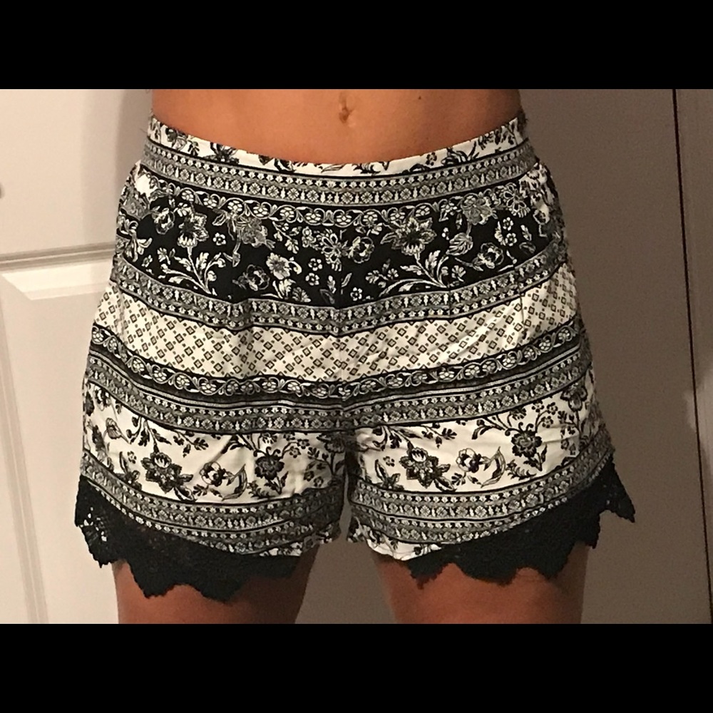 Black white lace trim shorts size small